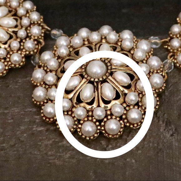 Bloomingdales FLAW Faux Pearl Blossom Necklace - Picture 6 of 7